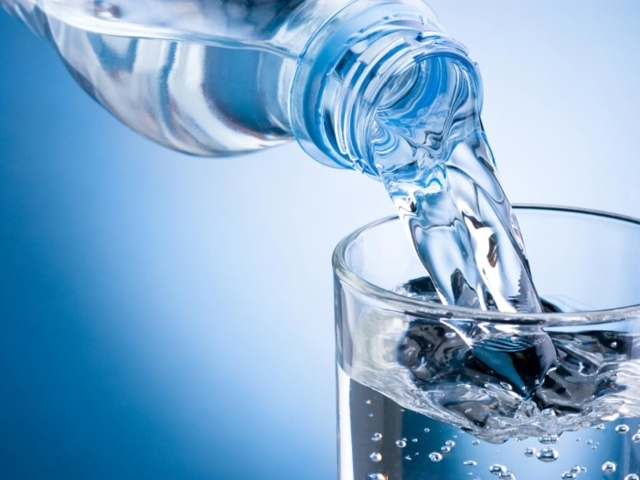 Минеральная вода для почек: виды, полезные свойства и лечение
