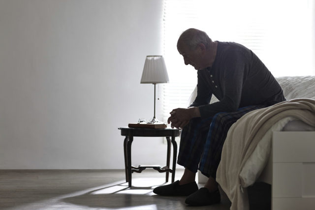 Недержание мочи у мужчин пожилого возраста:  причины, симптомы, лечение