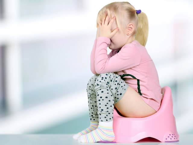 Почему моча у ребенка бывает красной: основные причины
