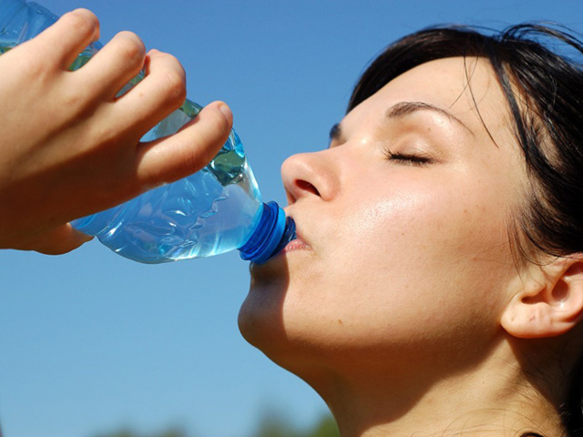 Минеральная вода для почек и мочевого пузыря: полезные свойства и применение